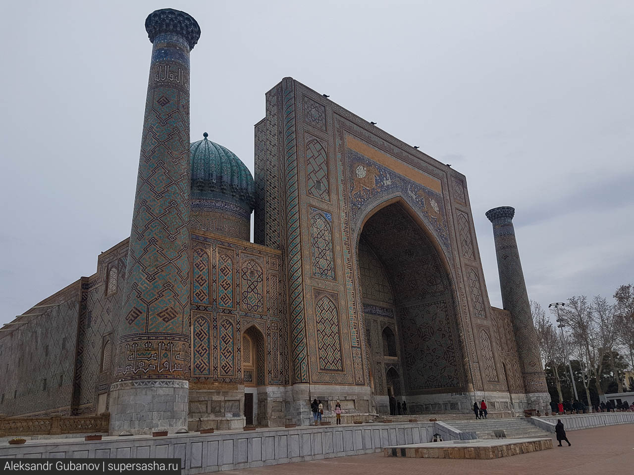 Медресе шердор. Медресе Шердор в Самарканде. Самарканд Регистан медресе Шердор. Медресе Шердор на площади Регистан в Самарканде. Медресе шир-дор в Самарканде.